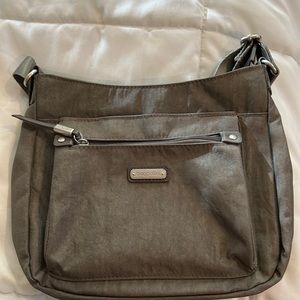 Baggallini go bag with RFID phone wristlet